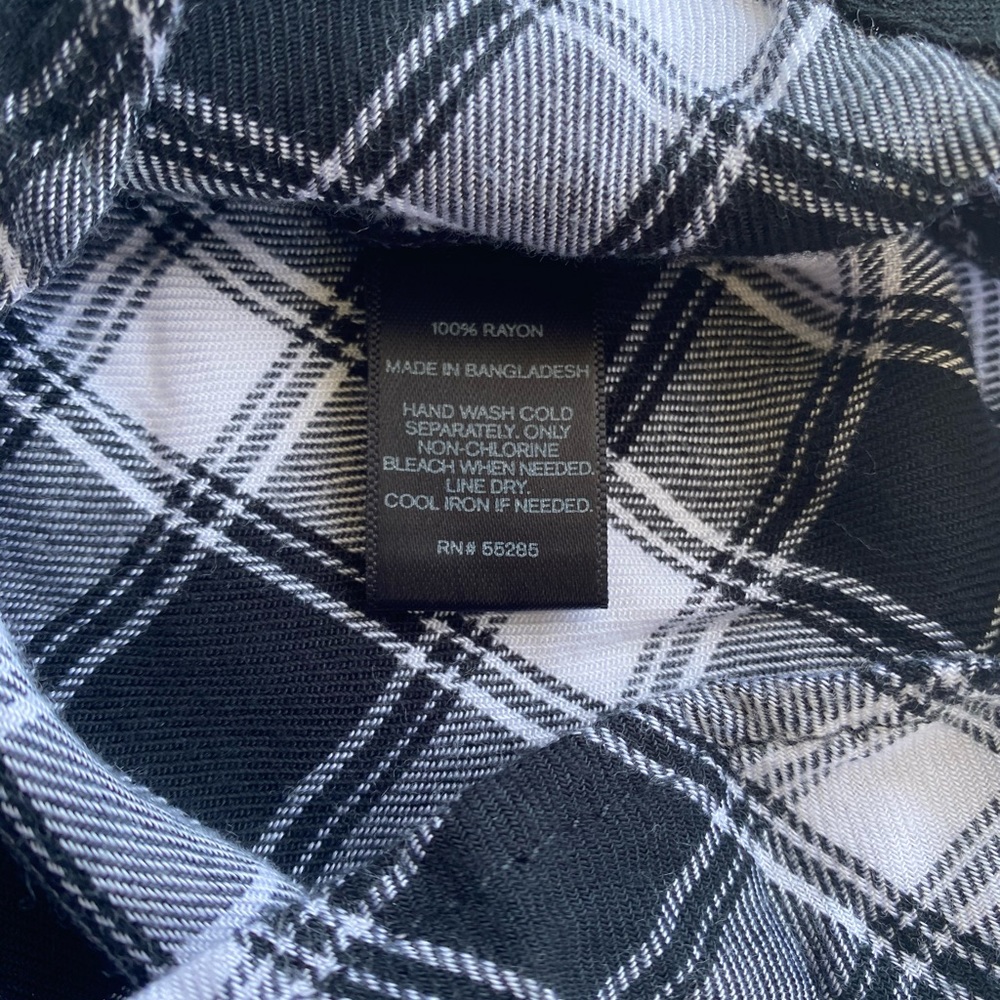 EXPRESS Plaid Top - Picture 6 of 9